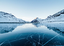 乐鱼官网-梅德维德夫迎总决赛生涯首胜 下手发球再现赛场